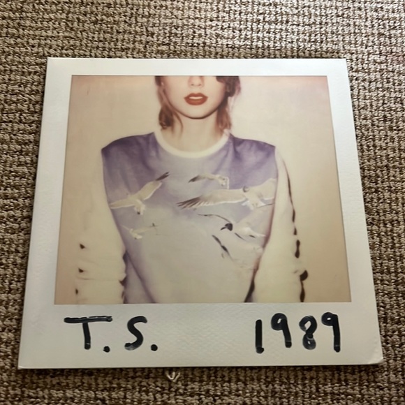 1989 Taylor Swift Vinyl SOLD - Picture 1 of 3